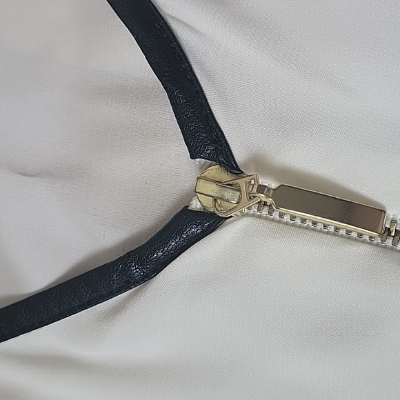 Express Blouses - Picture 4 of 12